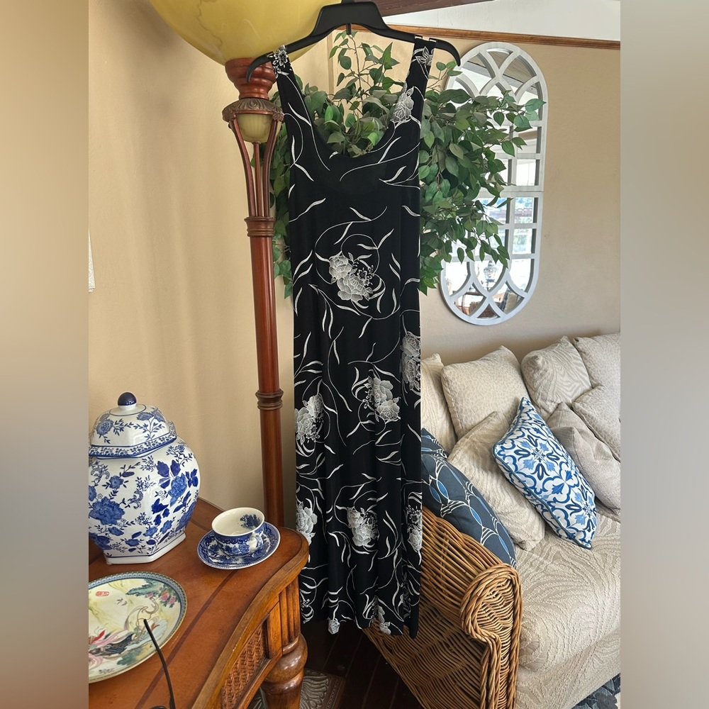 Elegant Black and White Maxi Dress